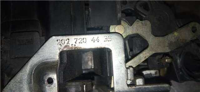 Cerradura Puerta Delantera Derecha Mercedes Clase E 180 4.3 430 (210.070) [4.3 LTR. - 205 KW V8 24V CAT]