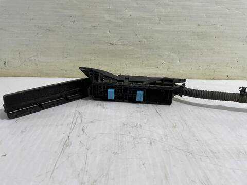 Foto 2ª: Caja Reles Fusibles Toyota Prius BASIS AUT. 78CV [1NZFXE] (2003)