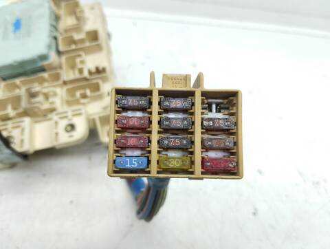 Foto 4ª: Caja Reles Fusibles Toyota Rav4 2.0 16V CAT 129CV 95KW [3SFE] (1996)