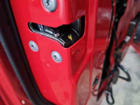 Cerradura Puerta Delantera Izquierda Nissan NP300 ACENTA DOUBLE CAB 4X4 163CV 120KW