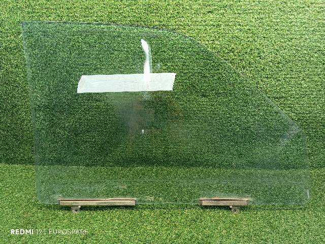 Foto 4ª: Luna Delantera Izquierda Mitsubishi L200 2.5 D 4P CAJA ABIERTA [4D56] (1999)