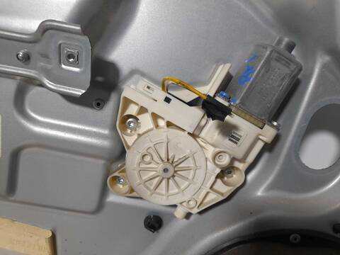 Foto 2ª: Elevalunas Eléctrico Delantero Izquierdo Ford Focus AMBIENTE D) BERLINA 90CV 66KW [HHDA] (2007)