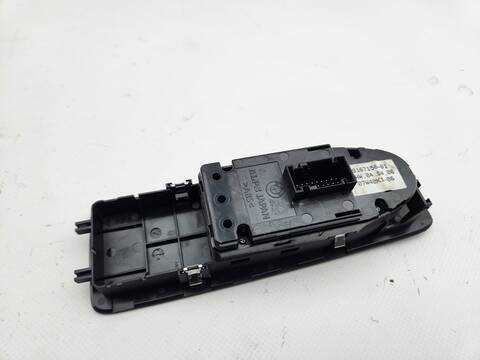 Foto 2ª: Botonera Elevalunas Bmw Serie 1 114 118D BERLINA 143CV 105KW [N47D20A] (2013)