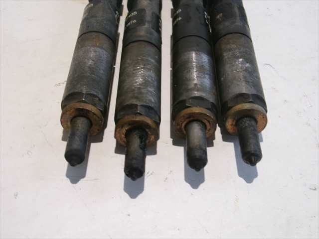 Foto 2ª: Inyectores Renault Clio 1.5 DCI 2001-2005 [K9KA7] (2003)