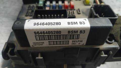 Foto 4ª: Caja Reles Fusibles Peugeot 206 CC 136CV 100KW [RFN] (2001)