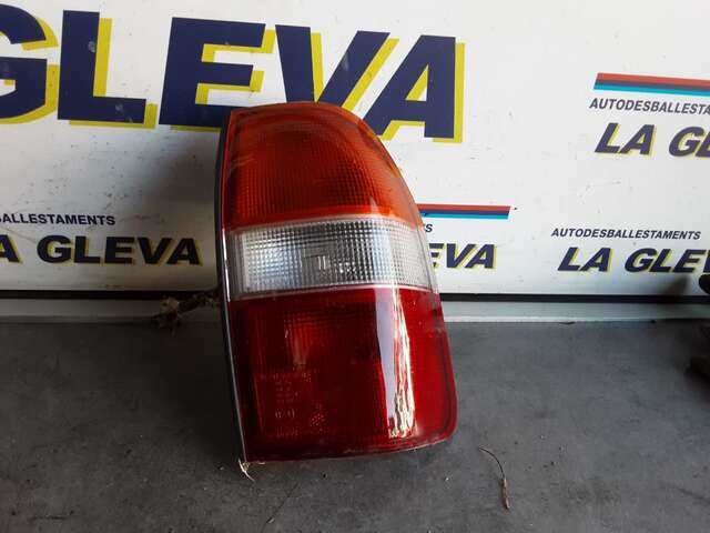 Foto 1ª: Piloto Trasero Derecho Mitsubishi L200 2.5 TDI99CV 0CV [4D56] (2001)