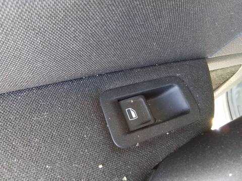 Botonera Elevalunas Volkswagen Golf 1.6 TDI DPF 105CV 77KW