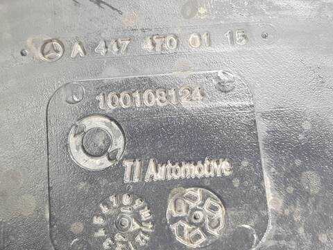 Foto 3ª: Deposito AdBlue Mercedes Clase E 180 V 200-220 CDI 250 CDI-BT 447.813)