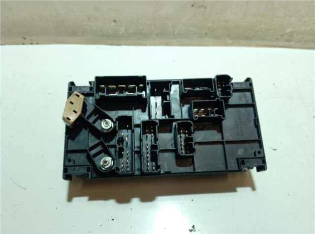 Foto 2ª: Caja Reles Fusibles Subaru Impreza 2.0 D (150CV) [EE20]