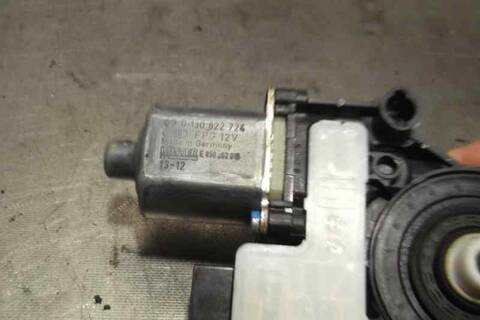 Foto 4ª: Elevalunas Eléctrico Trasero Derecho Volkswagen Golf 1.6 TDI DPF 105CV 77KW [CLH] (2014)
