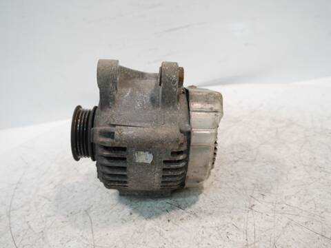 Foto 1ª: Alternador Toyota Yaris 84 CV 62KW [2NZ-FE 2NZ] (2004)