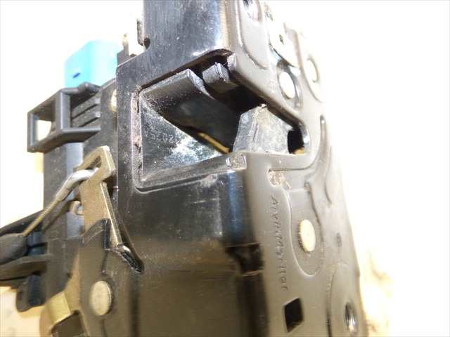 Foto 2ª: Cerradura Puerta Delantera Izquierda Volkswagen Golf 1.9 TDI MODELO PLUS 2004-2009 [BKC] (2005)