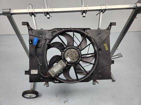 Foto 1ª: Electroventilador Mercedes Clase A 140 A 180 CDI 169.007) 109CV 80KW [640940] (2005)