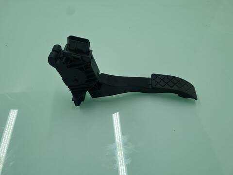 Foto 4ª: Pedal Acelerador Volkswagen Tiguan SPORT BMT 150CV 110KW [DFGA] (2020)