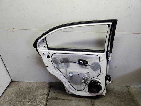 Foto 2ª: Puerta Trasera Izquierda Kia Rio 1.2 CAT 84CV 62KW [DOHC] (2015)