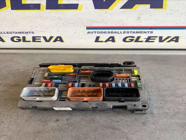 Foto 1ª: Caja Reles Fusibles Citroen C4 1.600 HDI90CV/66KW [9HX] (2010)