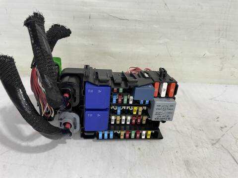 Foto 3ª: Caja Reles Fusibles Renault Megane D III BERLINA 5P DYNAMIQUE (2012)