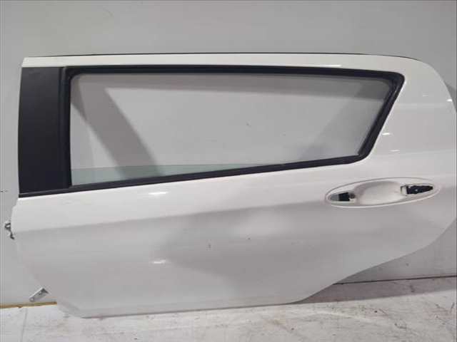 Foto 2ª: Puerta Trasera Izquierda Toyota Yaris ACTIVE 112CV [2NRFKE] (2017)