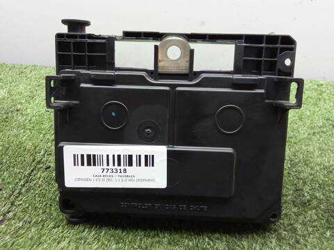Foto 2ª: Caja Reles Fusibles Citroen C5 2.0 HDI RCRHRH) 136CV 100KW [RHR] (2005)