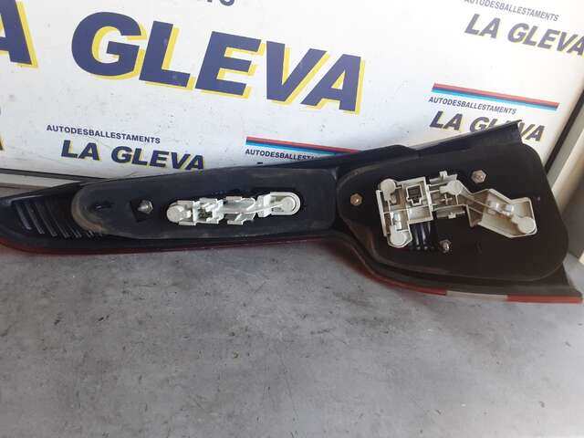 Foto 2ª: Piloto Trasero Derecho Volvo S40 2.0 HDI 136CV 0CV [D4204T] (2005)