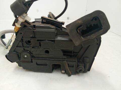 Foto 3ª: Cerradura Puerta Trasera Derecha Skoda Rapid 1.6 TDI 105CV 77KW [CAYC,CLNA] (2014)