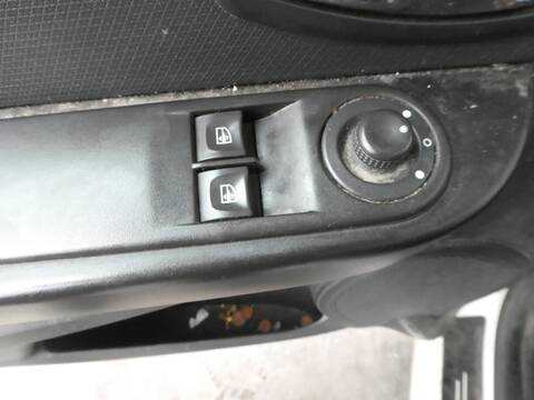 Botonera Elevalunas Renault Clio K9K612