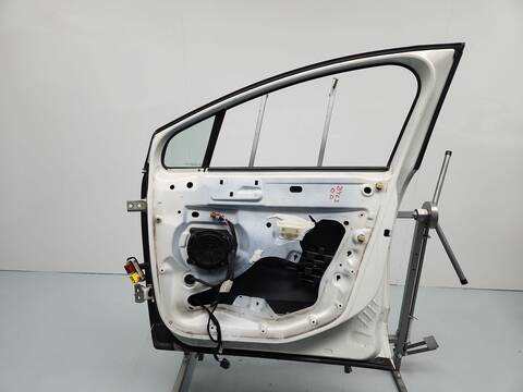 Foto 4ª: Puerta Delantera Derecha Peugeot 5008 1.6 HDI 114CV 84KW [9HD (DV6C)] (2013)