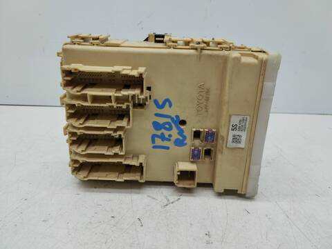 Caja Reles Fusibles Toyota Auris 1.8 16V HIBRIDO) 99CV 73KW