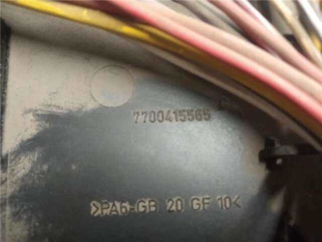 Foto 3ª: Caja Reles Fusibles Renault Clio 1.2 (B/CB0F. B/CB0A. B/CB10. B/CB1K. B/CB2D. B/CB2H) [D7F 720]