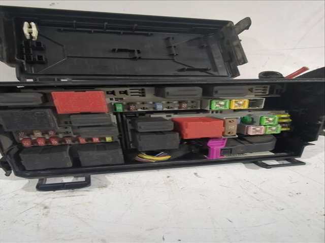 Foto 3ª: Caja Reles Fusibles Opel Corsa 1.3 CDTI L08 L68) 75CV 55KW [A 13 DTC,Z 13 DTJ] (2008)