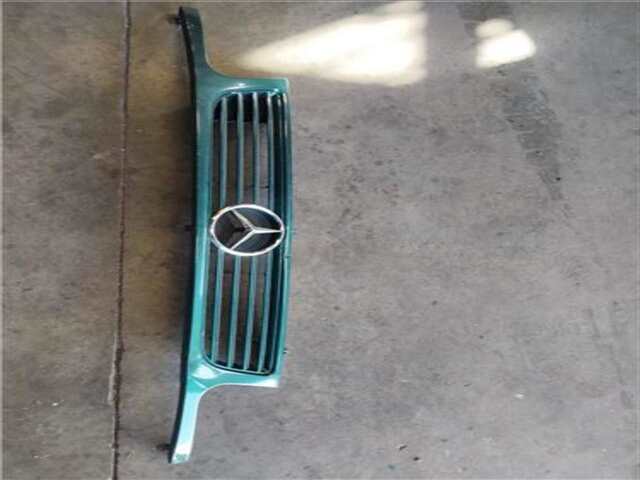 Foto 1ª: Rejilla Delantera Mercedes Vito 2.2 112 CDI (638.094) [2.2 LTR. - 90 KW 16V CDI TURBODIESEL CAT] [611980]