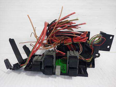 Foto 3ª: Caja Reles Fusibles Mercedes Vito 112 CDI 638.094) 122CV [OM 611] (1996)