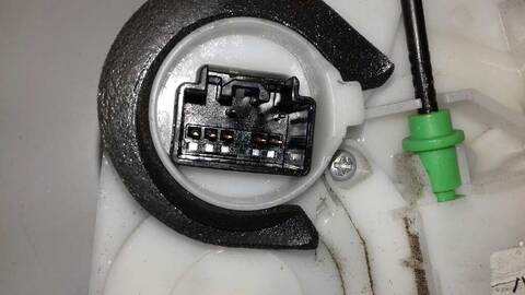 Foto 3ª: Cerradura Puerta Delantera Izquierda Mazda 3 1.6 CD DIESEL CAT 109CV 80KW [Y6] (2010)