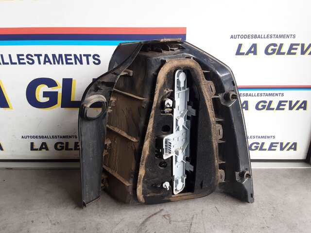 Foto 2ª: Piloto Trasero Izquierdo Opel Zafira 1.6 16V 105CV 0CV [Z16XE1] (2008)