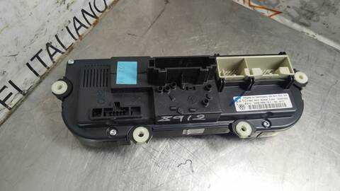 Foto 3ª: Mando Calefacción A. A. Volkswagen Touran ADVANCE BLUEMOTION 105CV 77KW [CAY] (2011)