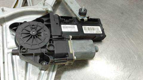 Foto 3ª: Elevalunas Eléctrico Delantero Izquierdo Renault Megane EMOTION BERLINA 110CV 81KW III BERLINA 5 P [K4M R8] (2011)