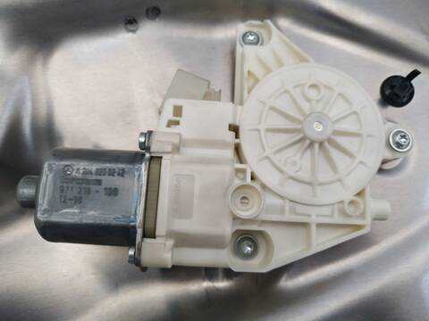 Foto 4ª: Elevalunas Eléctrico Delantero Derecho Mercedes Clase C 160 C 220 CDI BLUEEFFICIENCY 204.002) 170CV 125KW [651911] (2012)