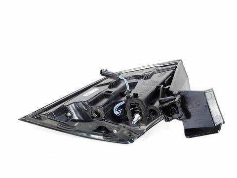 Foto 3ª: Piloto Trasero Izquierdo Renault Clio SIN DEFINIR