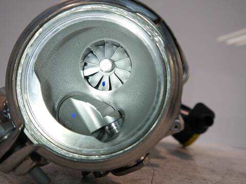 Foto 3ª: Turbocompresor Land Rover Range 530 CV 390KW [NC10 N63B44E] (2025)