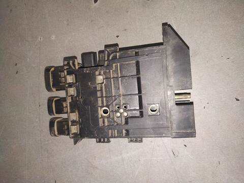 Foto 3ª: Caja Reles Fusibles Renault Fluence EXPRESSION 106CV 78KW [K9K832] (2010)