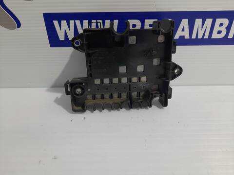 Foto 2ª: Caja Reles Fusibles Iveco Daily 2.3 DIESEL CAT 126CV 93KW FURGON (2014)