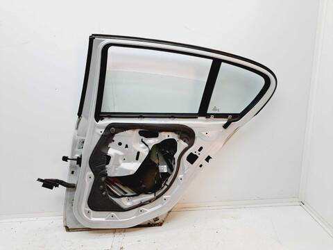 Foto 3ª: Puerta Trasera Derecha Bmw Serie 1 114 118D BERLINA 143CV 105KW [N47D20A] (2008)