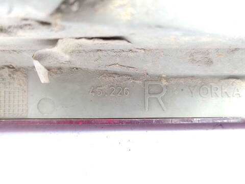 Foto 3ª: Piloto Trasero Derecho Nissan Terrano 2.7 TDI 4WD 125CV 92KW