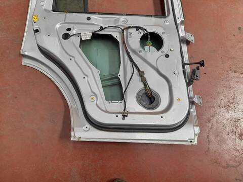 Foto 2ª: Puerta Trasera Izquierda Land Rover Discovery VERSION INDEFINIDA (2004)