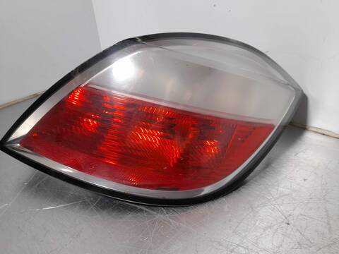 Foto 3ª: Piloto Trasero Derecho Opel Astra COSMO 105CV 77KW [Z16XEP] (2006)