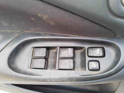 Botonera Elevalunas Nissan Almera ACENTA 112CV 82KW