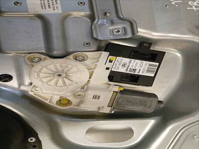 Foto 3ª: Elevalunas Eléctrico Delantero Izquierdo Ford Focus TREND 2.0 TDCI CAT 136CV (2007)