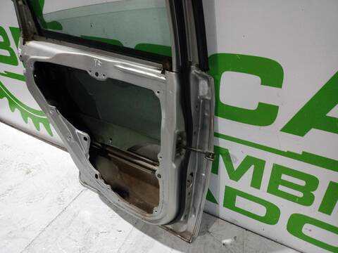 Foto 3ª: Puerta Trasera Izquierda Ford Fiesta AMBIENTE 68CV [F6JA] (2001)