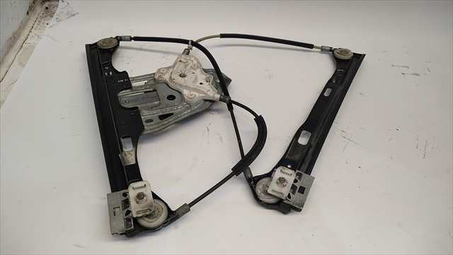 Foto 4ª: Elevalunas Eléctrico Delantero Izquierdo Mercedes Clase C 220 2.2 DIESEL [D/611962] (2006)