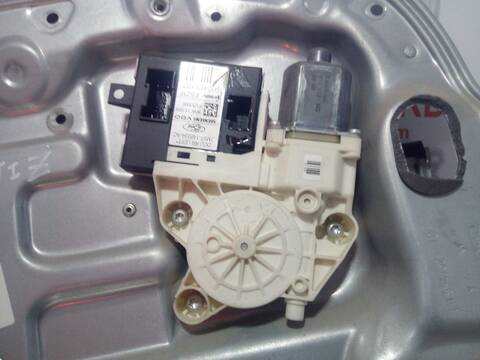 Foto 4ª: Elevalunas Manual Trasero Izquierdo Ford Focus TREND 136CV 100KW [G6DD] (2008)